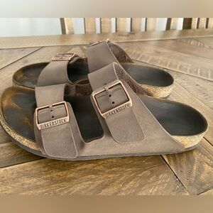 Birkenstock women’s Tan Sandals with Buckles